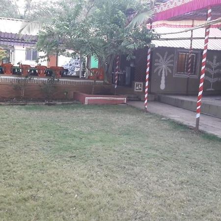Nisarg Shrushti farmhouse Hotel Pune Bagian luar foto
